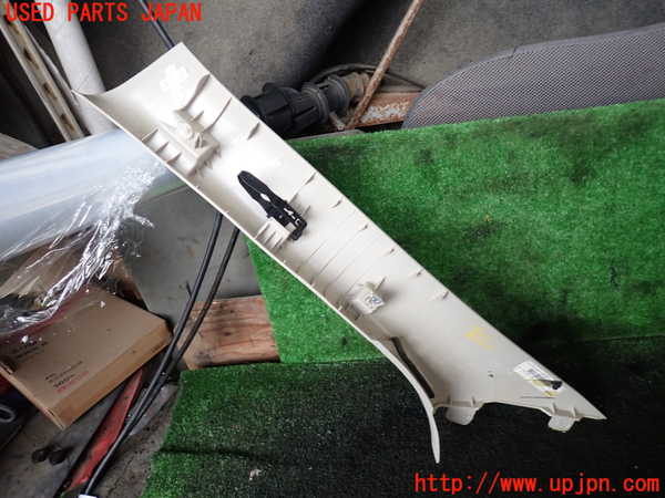 5UPJ-18257655]ジープグランドチェロキー(WK36A)右フロントピラートリム 中古_m0002.jpg