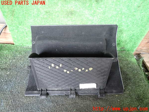 5UPJ-18267516]ジープグランドチェロキー(WK36T)グローブボックス1 中古_m0004.jpg