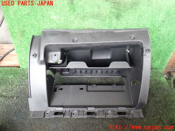 5UPJ-18267517]ジープグランドチェロキー(WK36T)グローブボックス2 中古_m0001.jpg