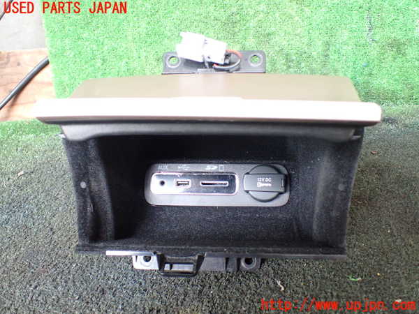 5UPJ-18267841]ジープグランドチェロキー(WK36T)小物入れ1 中古_m0002.jpg