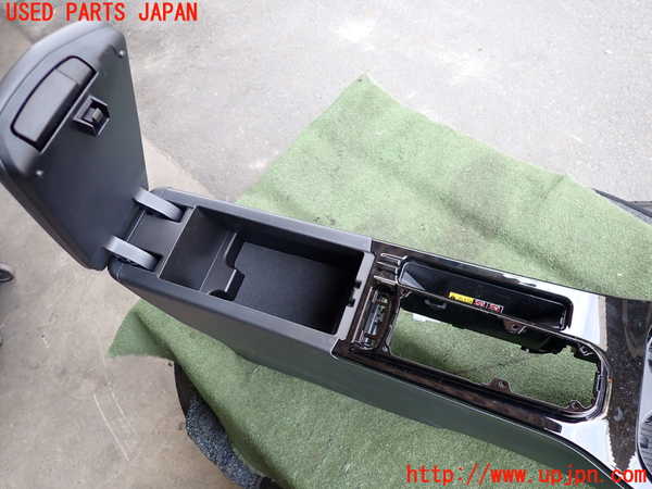 5UPJ-18297540]プリウス(MXWH65)センターコンソール 中古_m0003.jpg