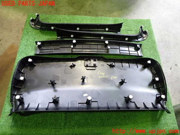 5UPJ-18291578]プリウス(MXWH65)バックドア内張り 中古_m0002.jpg