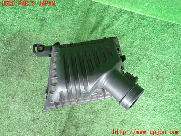 5UPJ-18302560]BMW X1(HT20)(F48)エアクリーナーボックス 中古_m0002.jpg