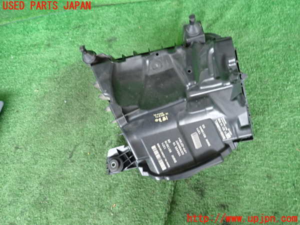 5UPJ-18302560]BMW X1(HT20)(F48)エアクリーナーボックス 中古_m0003.jpg
