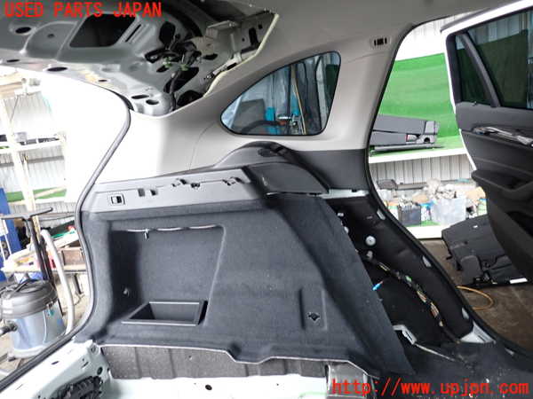 5UPJ-18307680]BMW X1(HT20)(F48)左リアピラートリム 中古_m0001.jpg