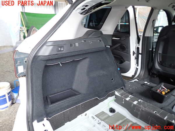 5UPJ-18307680]BMW X1(HT20)(F48)左リアピラートリム 中古_m0002.jpg