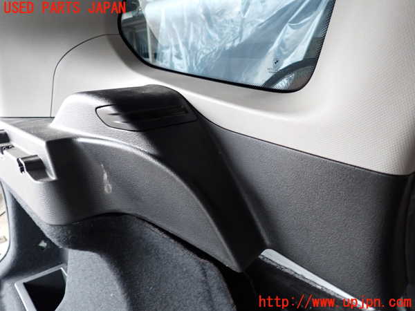 5UPJ-18307680]BMW X1(HT20)(F48)左リアピラートリム 中古_m0003.jpg