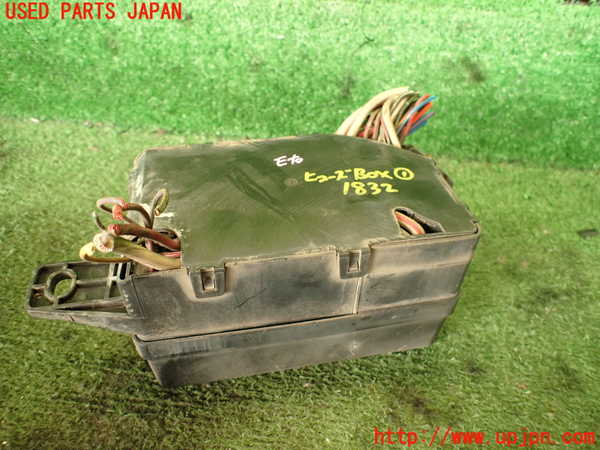 5UPJ-18326741]ランエボ(CE9A)ヒューズボックス1 中古_m0002.jpg