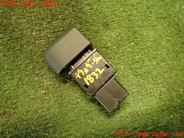 5UPJ-18326300]ランエボ(CE9A)デフォッガースイッチ 中古_m0002.jpg