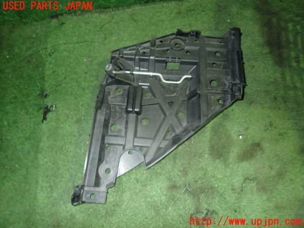 5UPJ-18331142]ポルシェ・パナメーラ 4S(970M48A)左ヘッドライトリム 中古_m0001.jpg