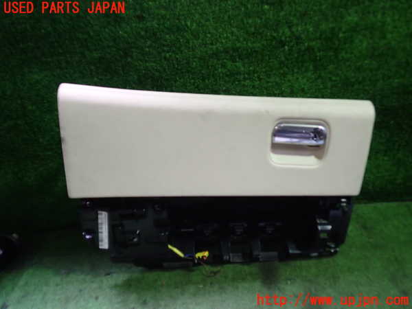 5UPJ-18337516]ポルシェ・パナメーラ 4S(970M48A)グローブボックス1 ジャンク部品取り_m0001.jpg