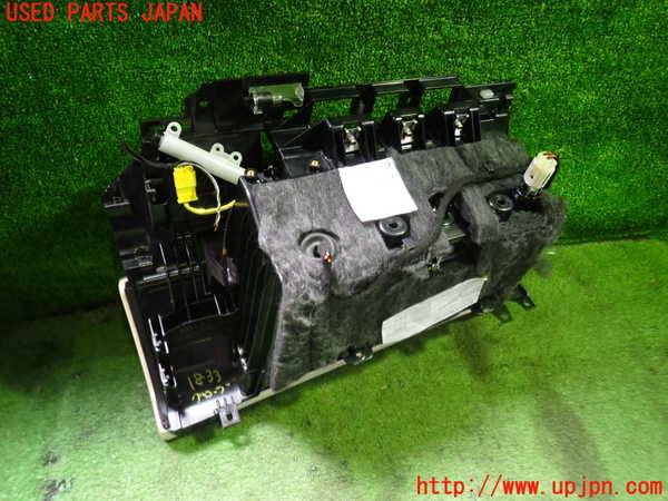 5UPJ-18337516]ポルシェ・パナメーラ 4S(970M48A)グローブボックス1 ジャンク部品取り_m0004.jpg