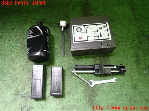 5UPJ-18337805]ポルシェ・パナメーラ 4S(970M48A)車載工具 中古_m0001.jpg
