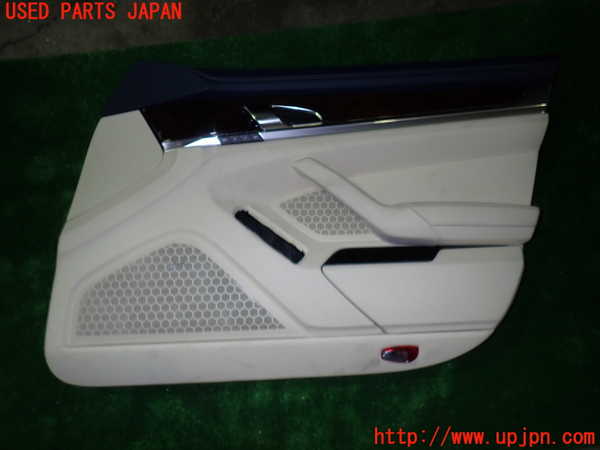 5UPJ-18331234]ポルシェ・パナメーラ 4S(970M48A)右前ドア内張り 中古_m0001.jpg