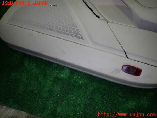 5UPJ-18331234]ポルシェ・パナメーラ 4S(970M48A)右前ドア内張り 中古_m0002.jpg