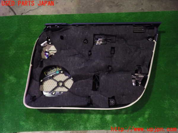 5UPJ-18331264]ポルシェ・パナメーラ 4S(970M48A)左前ドア内張り 中古_m0004.jpg
