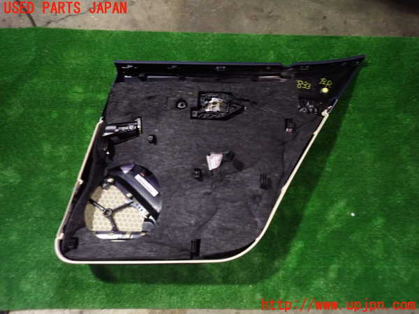 5UPJ-18331324]ポルシェ・パナメーラ 4S(970M48A)左後ドア内張り 中古_m0004.jpg