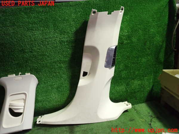 5UPJ-18337665]ポルシェ・パナメーラ 4S(970M48A)右センターピラートリム 中古_m0003.jpg