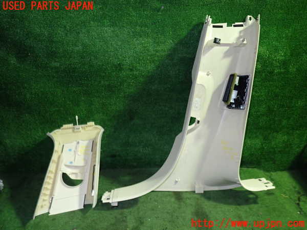 5UPJ-18337670]ポルシェ・パナメーラ 4S(970M48A)左センターピラートリム 中古_m0005.jpg