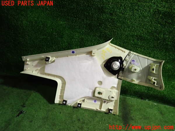 5UPJ-18337675]ポルシェ・パナメーラ 4S(970M48A)右リアピラートリム 中古_m0003.jpg