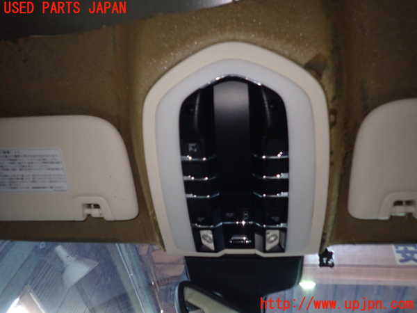 5UPJ-18336411]ポルシェ・パナメーラ 4S(970M48A)ルームランプ1 (１列目) 中古_m0001.jpg