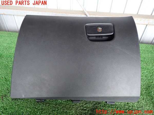 5UPJ-18397516]ジープグランドチェロキー(WK36TA)グローブボックス1 中古_m0001.jpg