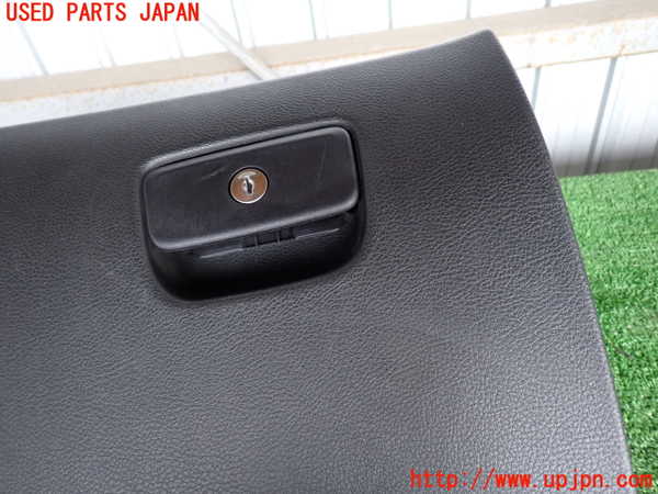 5UPJ-18397516]ジープグランドチェロキー(WK36TA)グローブボックス1 中古_m0002.jpg