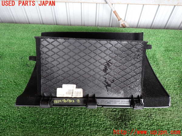 5UPJ-18397516]ジープグランドチェロキー(WK36TA)グローブボックス1 中古_m0004.jpg