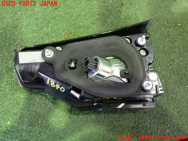 5UPJ-18401552]エクリプスクロス PHEV(GL3W)左リアフィニッシャー 中古_m0002.jpg
