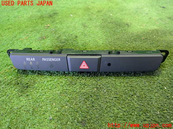 5UPJ-18406290]エクリプスクロス PHEV(GL3W)ハザードスイッチ 中古_m0001.jpg