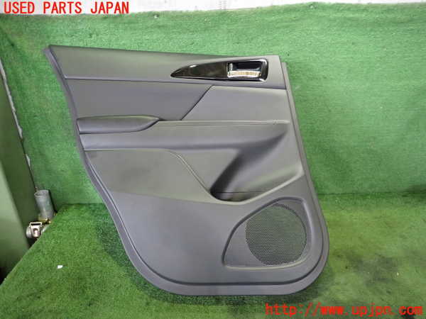 5UPJ-18401324]エクリプスクロス PHEV(GL3W)左後ドア内張り 中古_m0001.jpg