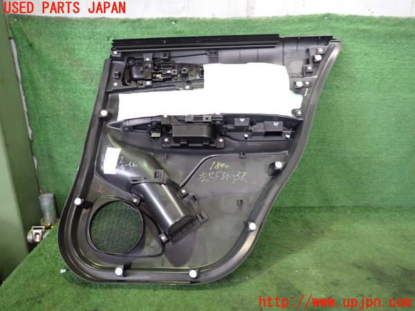 5UPJ-18401324]エクリプスクロス PHEV(GL3W)左後ドア内張り 中古_m0002.jpg