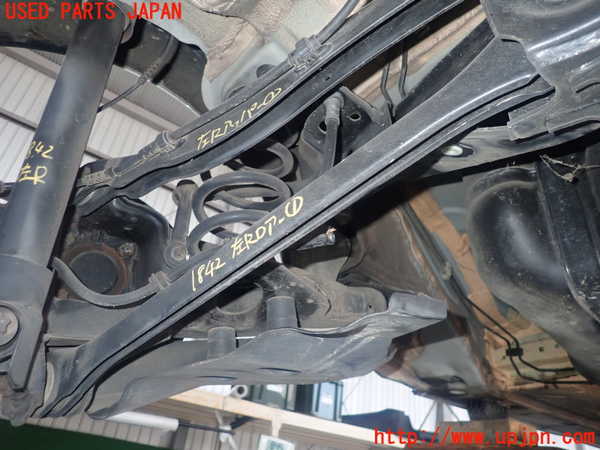 5UPJ-18425226]BMW 218d グランツアラー(2E20)(F46)左リアロアアーム1 中古_m0001.jpg