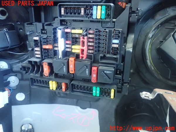 2UPJ-18426741]BMW 218d グランツアラー(2E20)(F46)ヒューズボックス1 中古_m0001.jpg