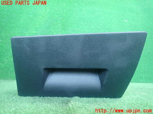5UPJ-18427841]BMW 218d グランツアラー(2E20)(F46)小物入れ1 中古_m0001.jpg