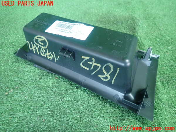 5UPJ-18427842]BMW 218d グランツアラー(2E20)(F46)小物入れ2 中古_m0002.jpg