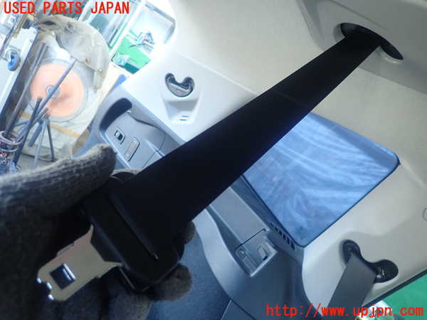 5UPJ-18427135]BMW 218d グランツアラー(2E20)(F46)真中2列目シートベルト 中古_m0001.jpg