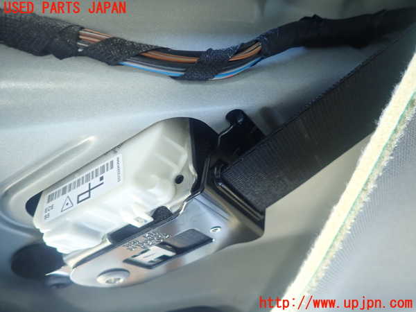 5UPJ-18427135]BMW 218d グランツアラー(2E20)(F46)真中2列目シートベルト 中古_m0002.jpg