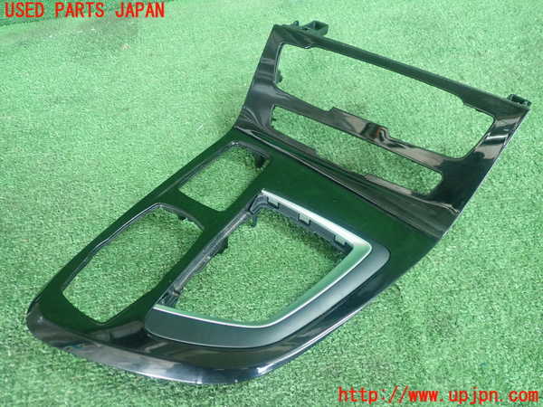 5UPJ-18427692]BMW 218d グランツアラー(2E20)(F46)内装トリム類2 中古_m0001.jpg