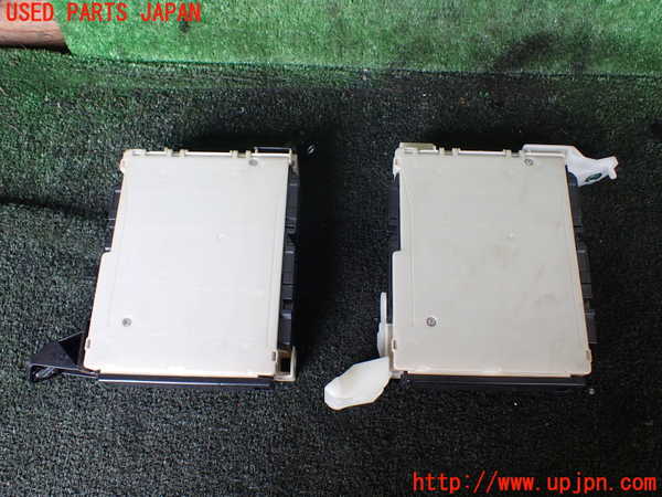 5UPJ-18456741]レクサス・LS500(VXFA55)ヒューズボックス1 中古_m0002.jpg
