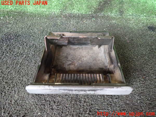 5UPJ-18467821]ランクル70系(BJ74V)灰皿1 中古_m0002.jpg