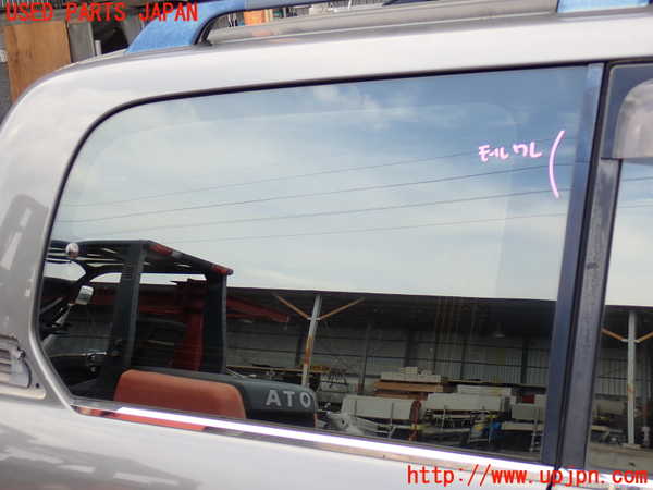 2UPJ-18471380]ランクル100系(UZJ100W)右クォーターガラス (43R-00073 M2E45) 中古_m0001.jpg