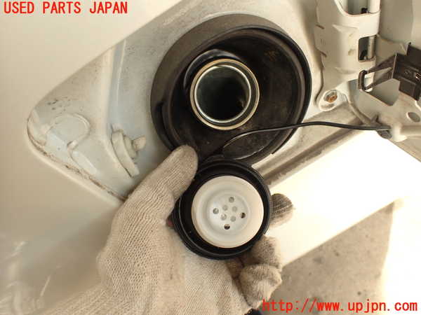 5UPJ-18481690]NV350 キャラバン バン(VW2E26)フューエルリッド 中古_m0003.jpg