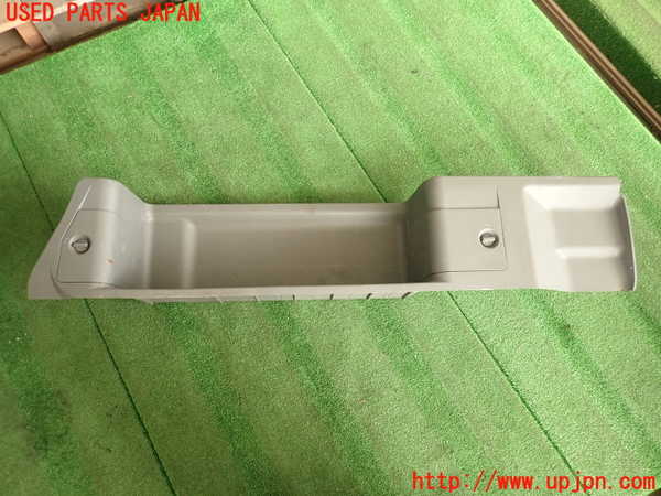5UPJ-18487740]NV350 キャラバン バン(VW2E26)スカッフプレート 中古_m0001.jpg