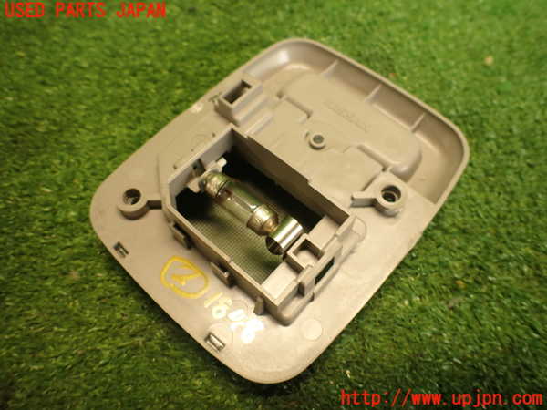 5UPJ-18486412]NV350 キャラバン バン(VW2E26)ルームランプ2 (真中 2列目) 中古_m0002.jpg