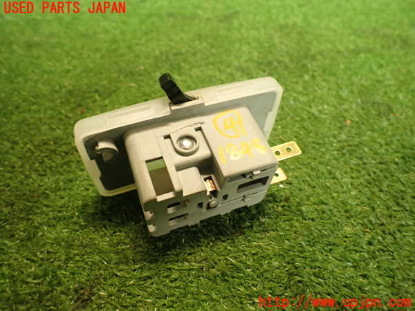 2UPJ-18486414]NV350 キャラバン バン(VW2E26)ルームランプ4 (真中 ラゲッジ) 中古_m0002.jpg