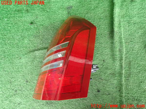 5UPJ-18501530]クライスラー・300C 2006ymodel(LX57)右テールランプ 中古_m0002.jpg