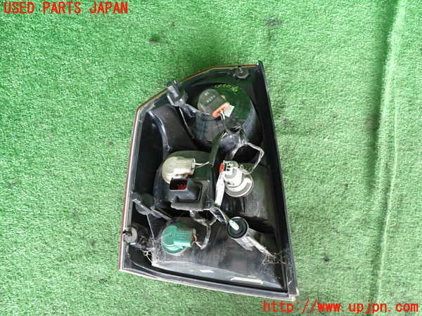 5UPJ-18501530]クライスラー・300C 2006ymodel(LX57)右テールランプ 中古_m0003.jpg