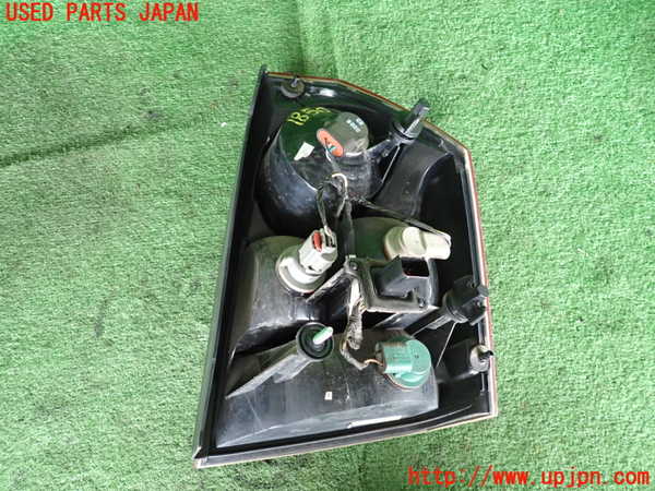 5UPJ-18501536]クライスラー・300C 2006ymodel(LX57)左テールランプ 中古_m0003.jpg