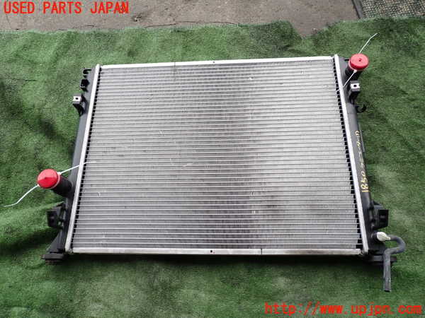 5UPJ-18502321]クライスラー・300C 2006ymodel(LX57)ラジエーター1 中古_m0001.jpg